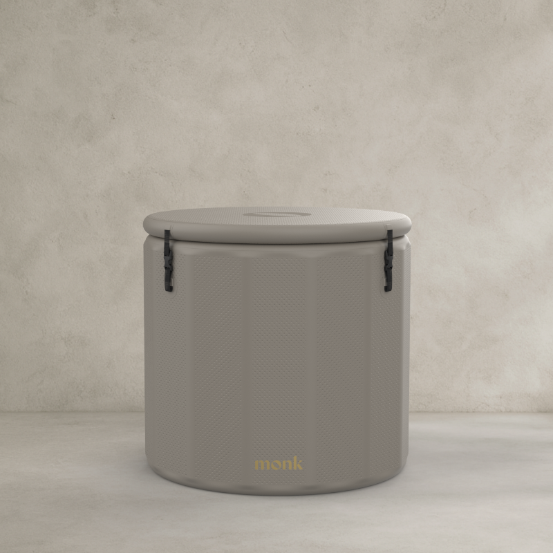 Monk Nomad with lid on a beige background