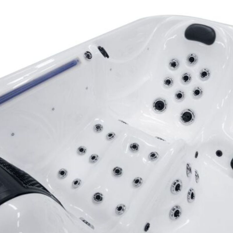 luxury 6 person outdoor spa UK