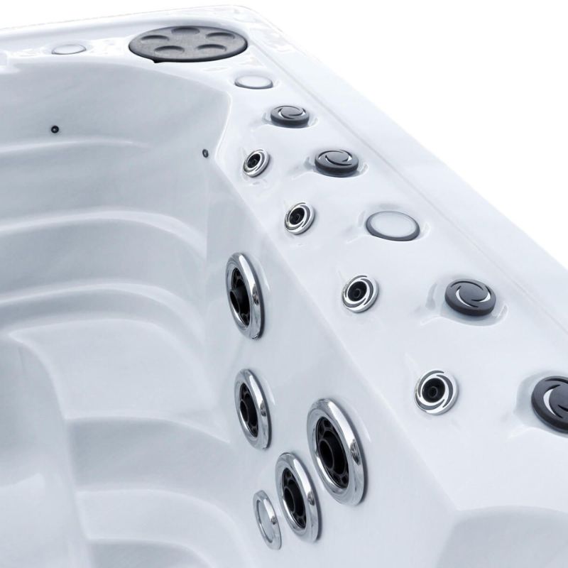 H2O Milano hot tub in garden setting