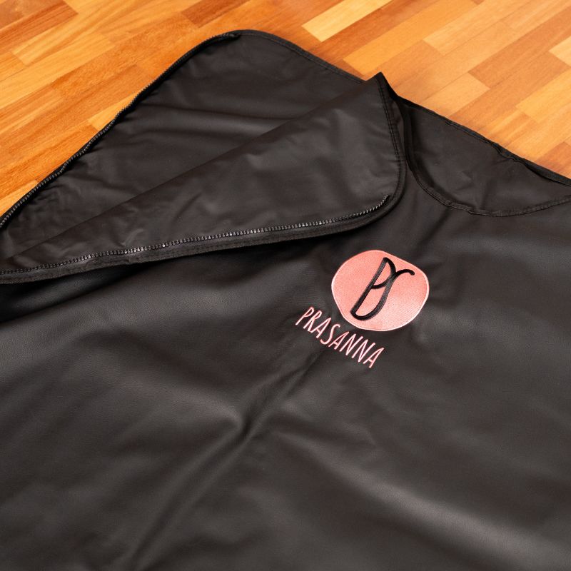Prasanna sauna blanket zipper closure close up