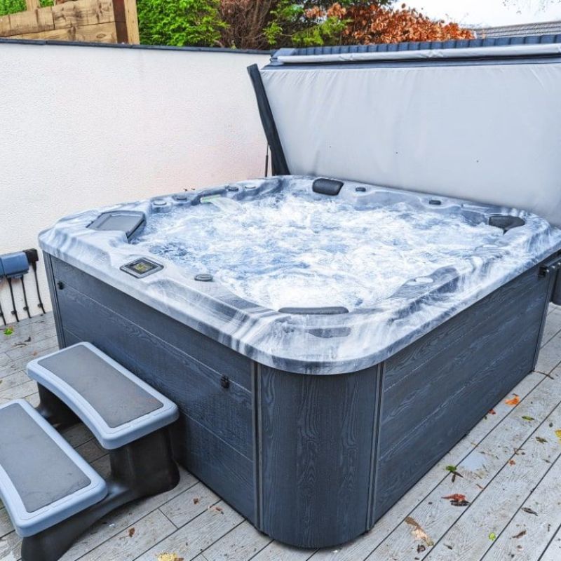 twin pump hot tub UK